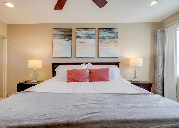 Holiday home Walk To Everything! Pet-friendly Old Town *
